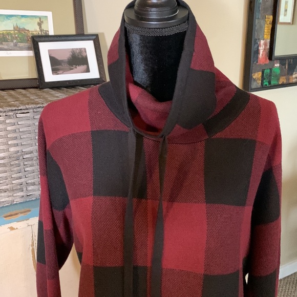 Adrienne Vittadini Red/Black Buffalo Plaid Drawstring Top. Size L - Picture 2 of 6